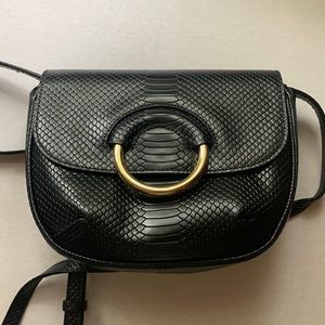 New without tags banana republic black leather crossbody bag